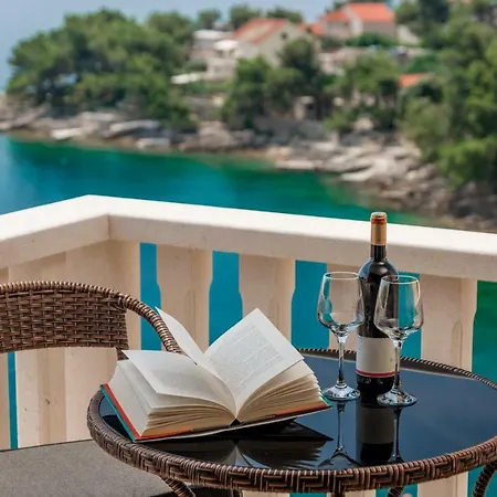 Villa Luxury Godi Star With Private Heated Pool, Staff - Concierge Service *