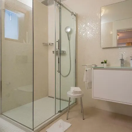 Luxury Godi Star With Private Heated Pool, Staff - Concierge Service *
