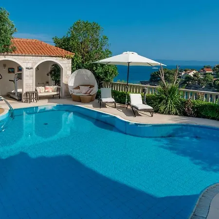Luxury Godi Star With Private Heated Pool, Staff - Concierge Service Villa
