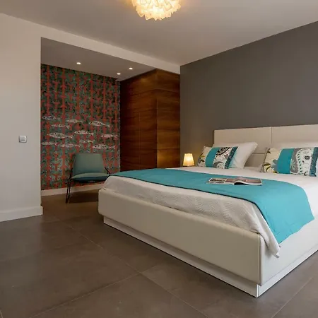 Luxury Godi Star With Private Heated Pool, Staff - Concierge Service Villa