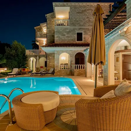 Luxury Godi Star With Private Heated Pool, Staff - Concierge Service Villa *