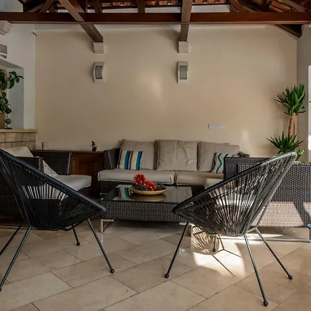 Luxury Godi Star With Private Heated Pool, Staff - Concierge Service Villa