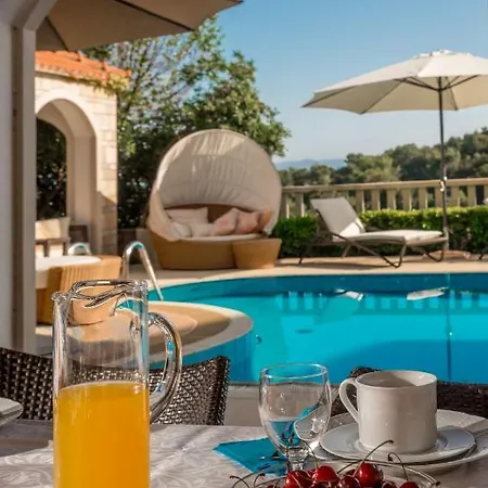 Villa Luxury Godi Star With Private Heated Pool, Staff - Concierge Service