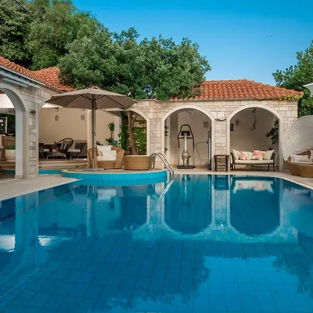 Villa Luxury Godi Star With Private Heated Pool, Staff - Concierge Service *
