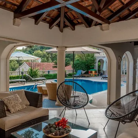 Luxury Godi Star With Private Heated Pool, Staff - Concierge Service Villa