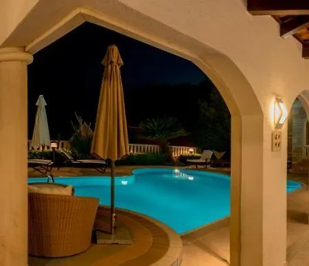 Villa Luxury Godi Star With Private Heated Pool, Staff - Concierge Service *