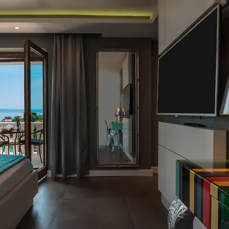 Villa Luxury Godi Star With Private Heated Pool, Staff - Concierge Service *
