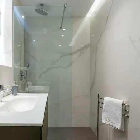 Villa Luxury Godi Star With Private Heated Pool, Staff - Concierge Service *