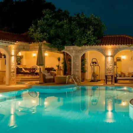 Luxury Godi Star With Private Heated Pool, Staff - Concierge Service Sumartin